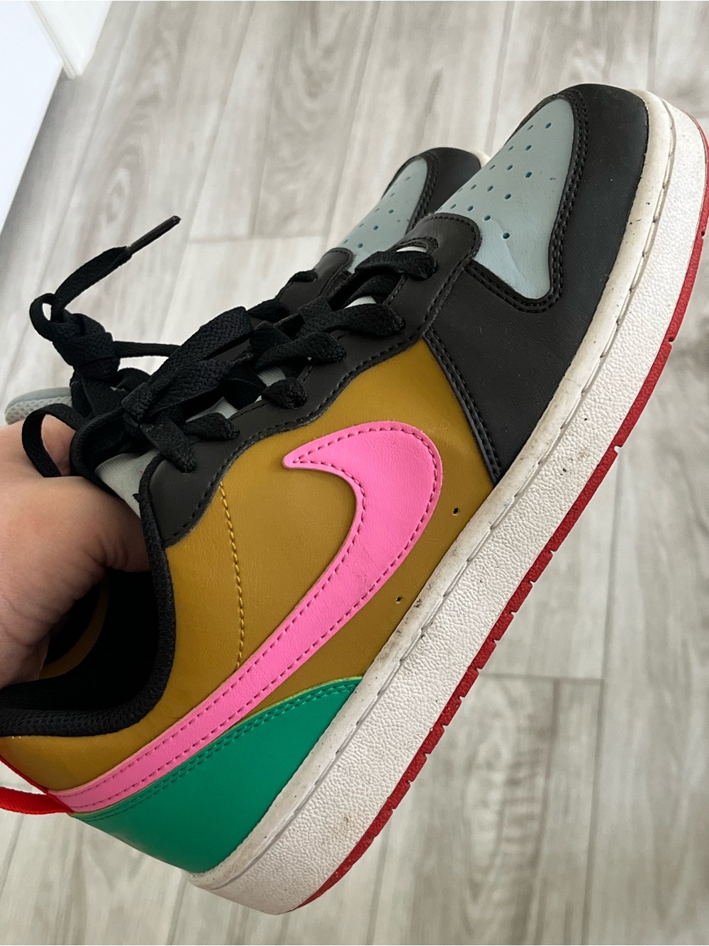 Nike Low Top Sneaker - Black, Light Gray & Pink Accents